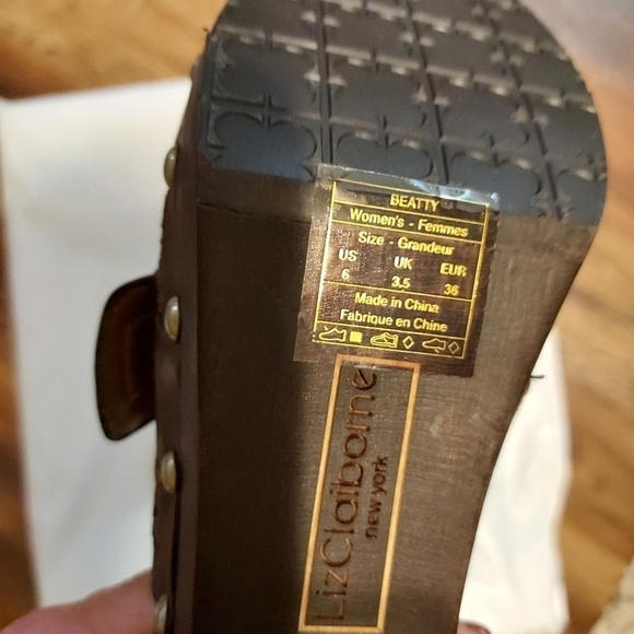 Liz Claiborne new york size 6 slide on, nwot , wooded heel studded - Picture 6 of 11